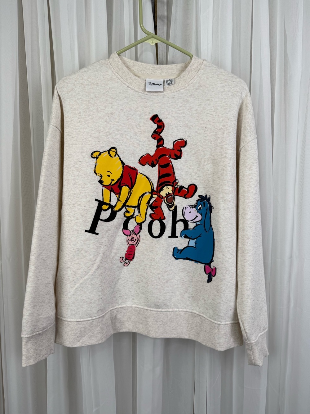 Disney Winnie the Pooh & Friends Sweatshirt Women’s Medium Graphic Pullover